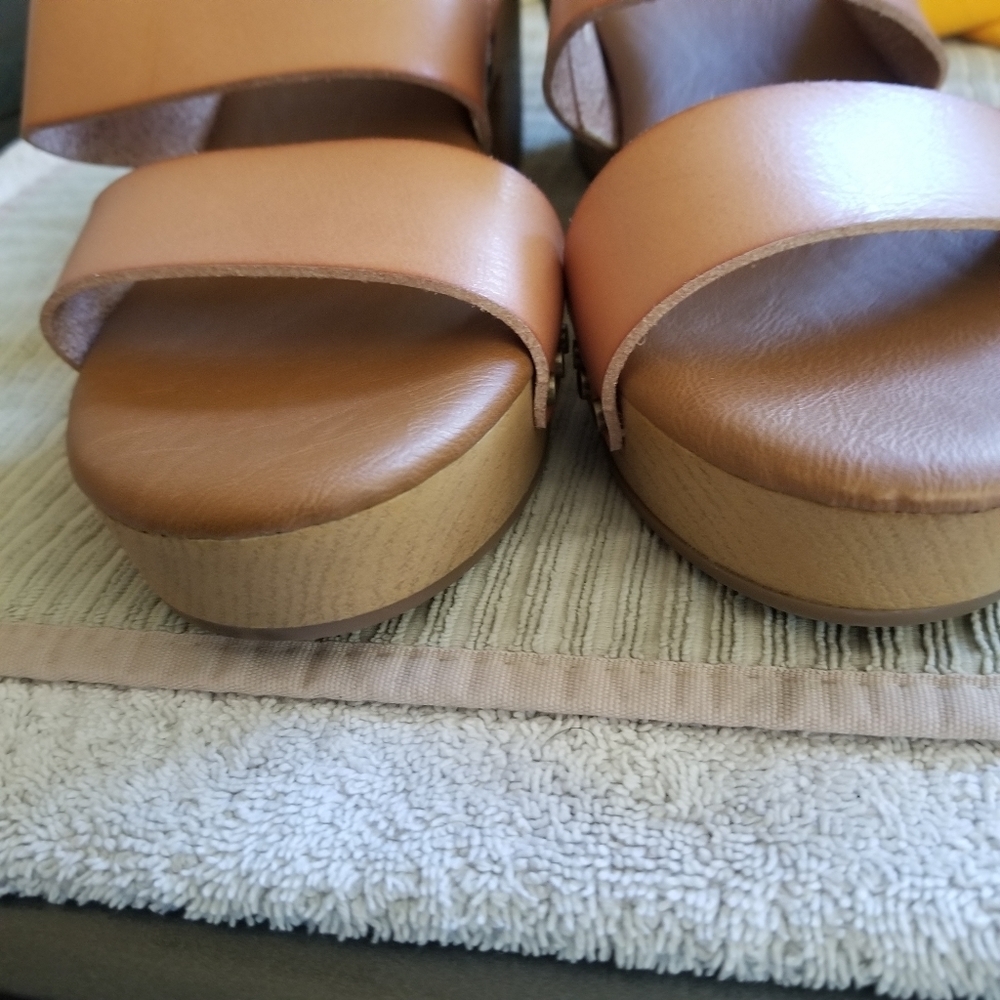 Universal Thread Shoes - Picture 5 of 8